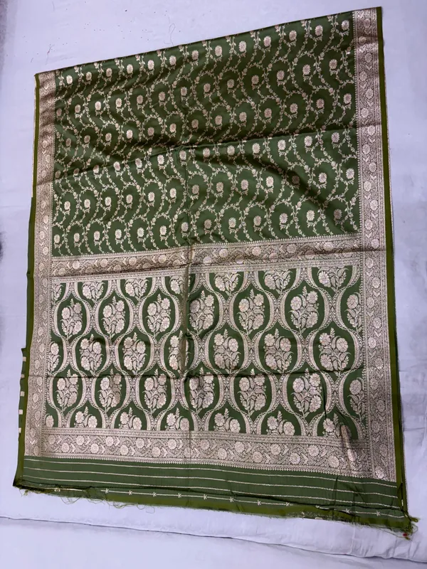 Green_Satin_Woven_Floral_Zari_Saree_For_Women