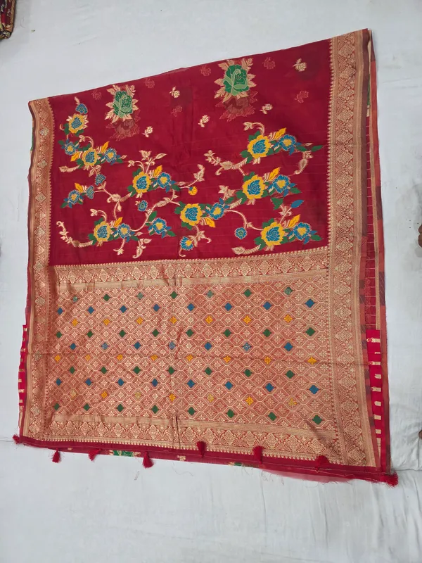 Red_Organza_Woven_Floral_Saree_For_Women