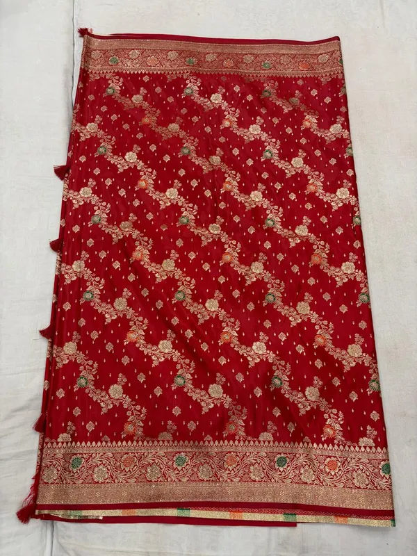 Red_Nylon_Satin_Woven_Embroidered_Saree_For_Women