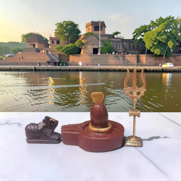 Narmadeshwar_Shivling_With_Plat_Jaldhara_Nandi_Trishul_And_Cobra_Nag_Pooja_Set