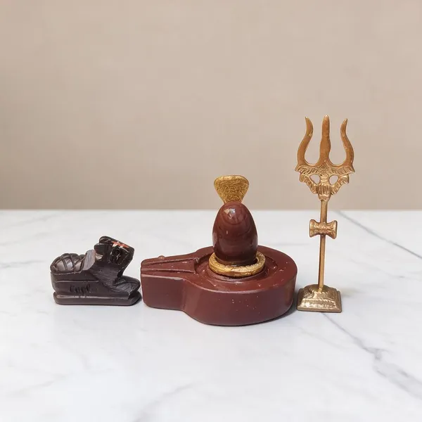 Narmadeshwar_Shivling_With_Plat_Jaldhara_Nandi_Trishul_And_Cobra_Nag_Pooja_Set