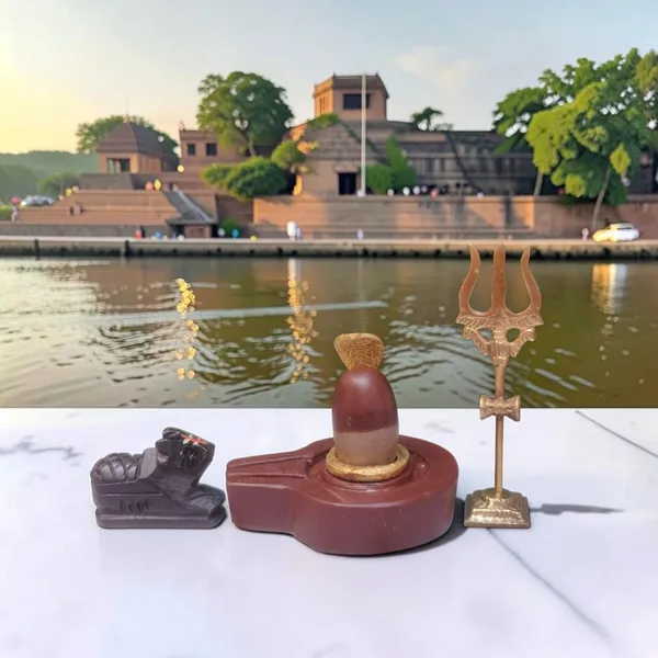 Narmadeshwar_Shivling_With_Plat_Jaldhara_Nandi_Trishul_And_Cobra_Nag_Pooja_Set