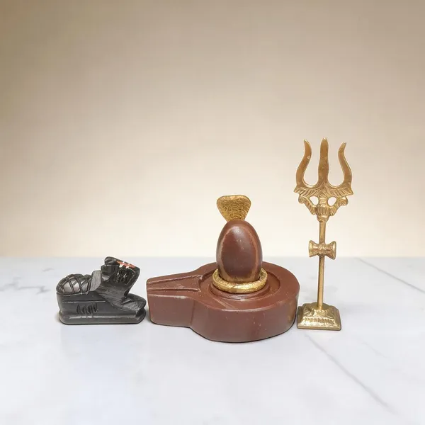 Narmadeshwar_Shivling_With_Plat_Jaldhara_Nandi_Trishul_And_Cobra_Nag_Pooja_Set