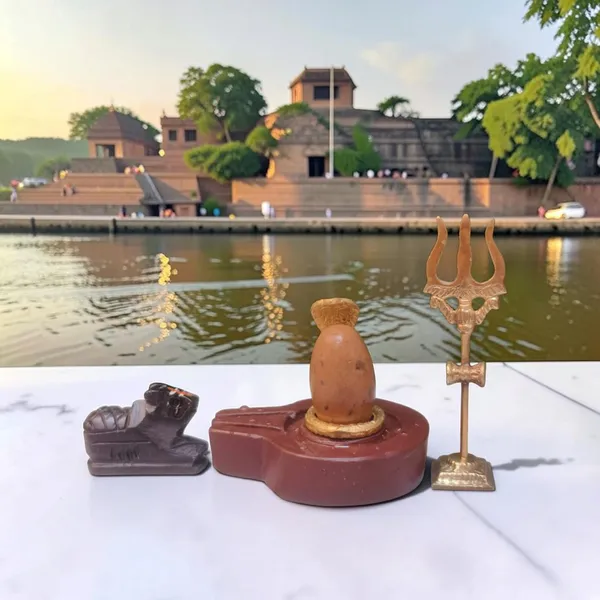Narmadeshwar_Shivling_With_Plat_Jaldhara_Nandi_Trishul_And_Cobra_Nag_Pooja_Set