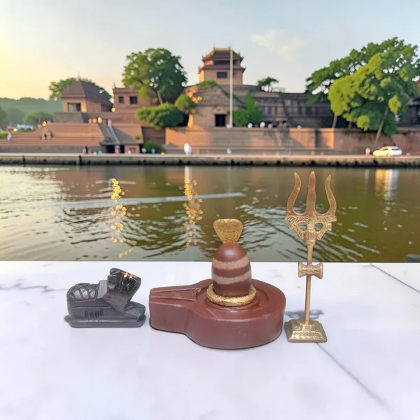 Narmadeshwar_Shivling_With_Plat_Jaldhara_Nandi_Trishul_And_Cobra_Nag_Pooja_Set