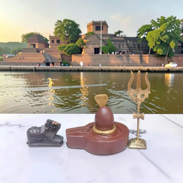 Narmadeshwar_Shivling_With_Plat_Jaldhara_Nandi_Trishul_And_Cobra_Nag_Pooja_Set