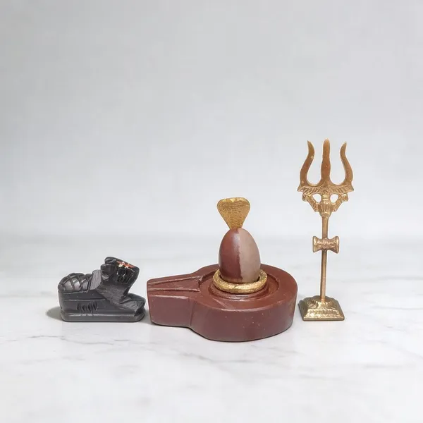 Narmadeshwar_Shivling_With_Plat_Jaldhara_Nandi_Trishul_And_Cobra_Nag_Pooja_Set