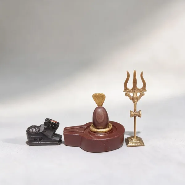Narmadeshwar_Shivling_With_Plat_Jaldhara_Nandi_Trishul_And_Cobra_Nag_Pooja_Set
