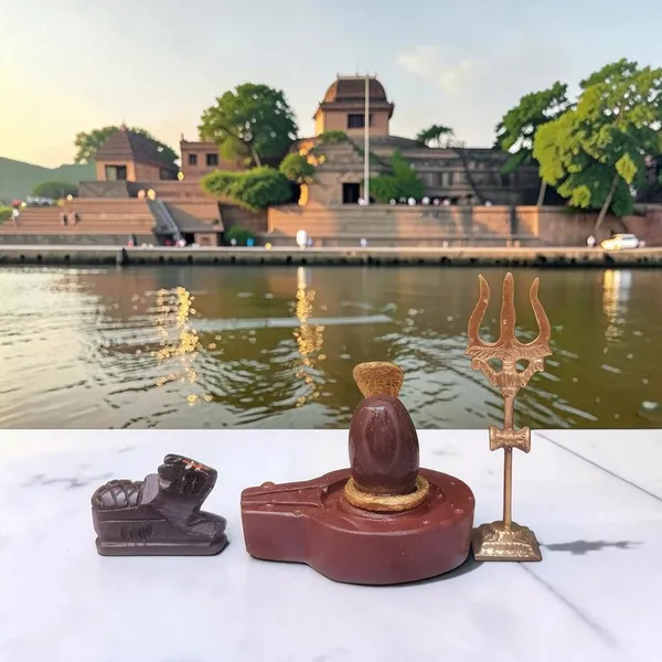 Narmadeshwar_Shivling_With_Plat_Jaldhara_Nandi_Trishul_And_Cobra_Nag_Pooja_Set
