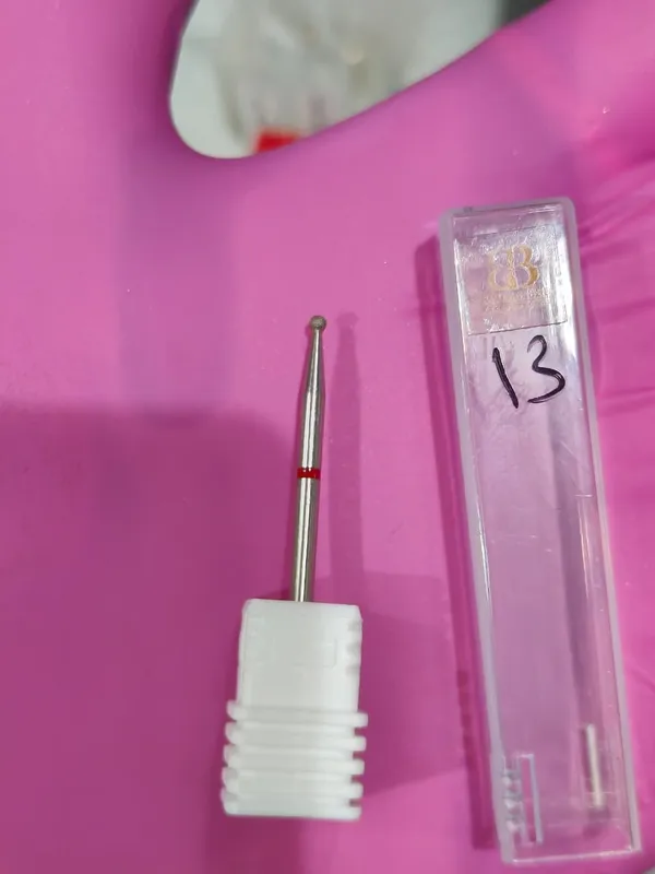Rounded_Ball_Nail_Drill_Bit_With_Storage_Case