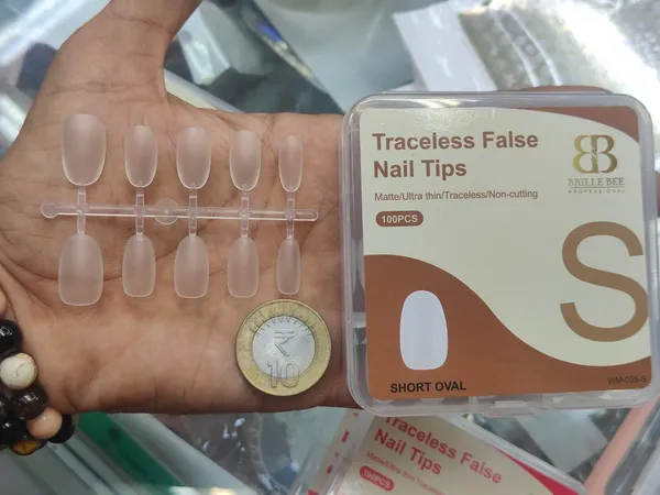 Brifle_Bee_Short_Oval_False_Nail_Tips