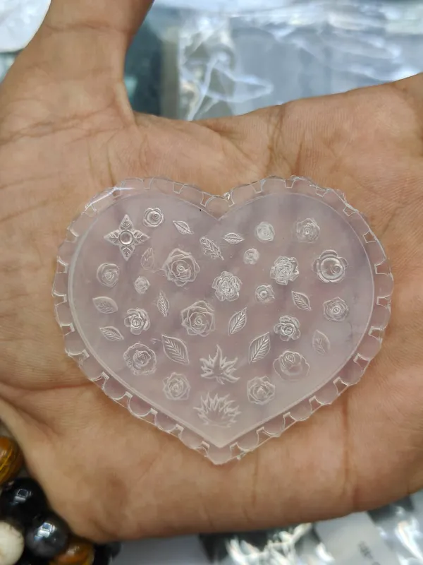 Resin_Floral_Heart_Shaped_Decorative_Accent