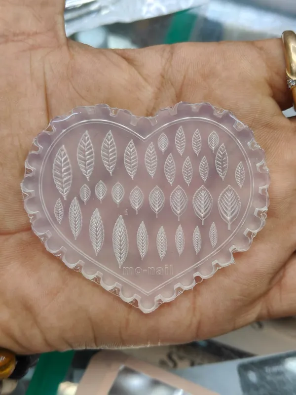 Transparent_Heart-Shaped_Leaf_Pattern_Decorative_Plate