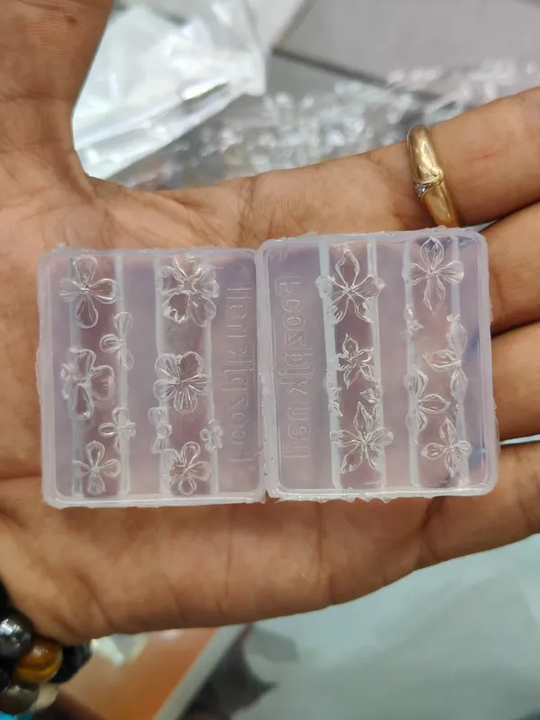 Transparent_Floral_Pattern_Craft_Mould