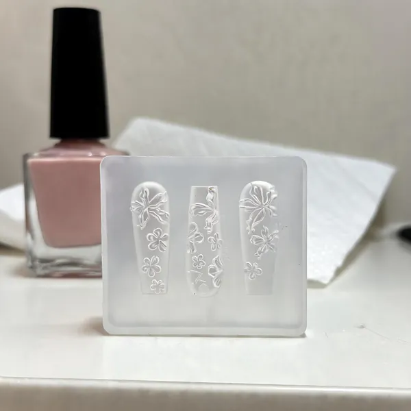 Brille_Bee_Silicone_Floral_3D_Nail_Art_Mold