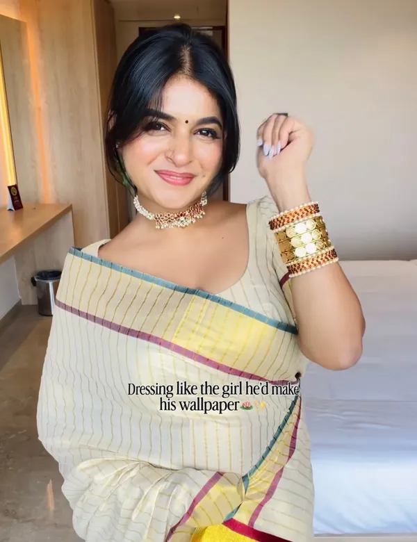 Handloom_Kasavu_Saree_with_Stripes_For_Women