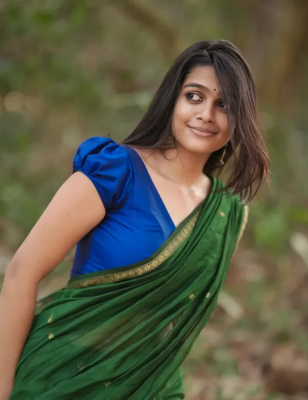 Bottle_Green_And_Navy_Blue_Premium_Silk_And_Cotton_Saree_For_Women