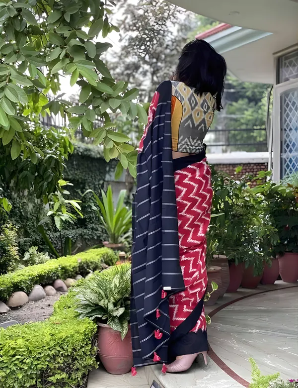 Red_and_Black_Premium_Mul_Cotton_Saree_For_Women