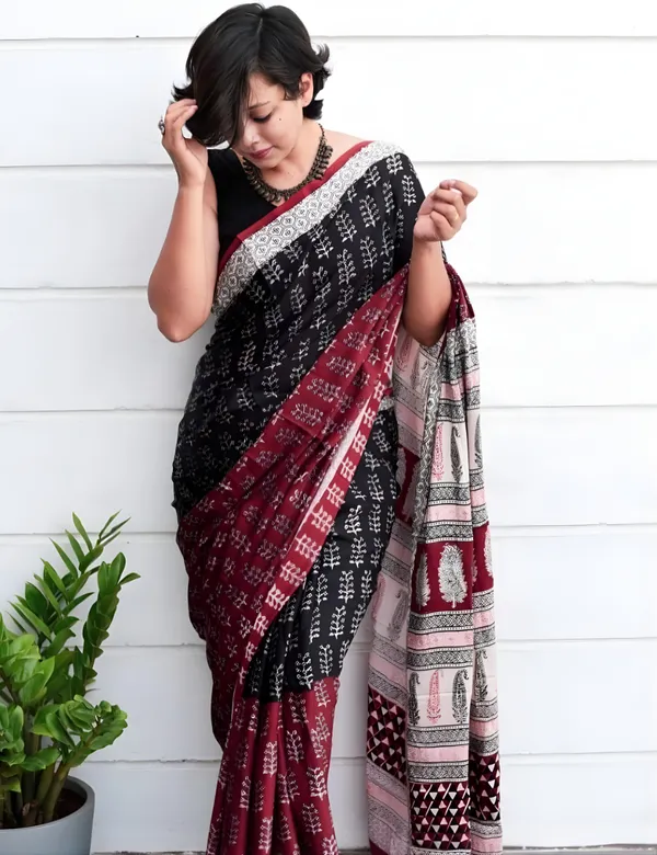 Black_and_Red_Premium_Mul_Cotton_Saree_For_Women