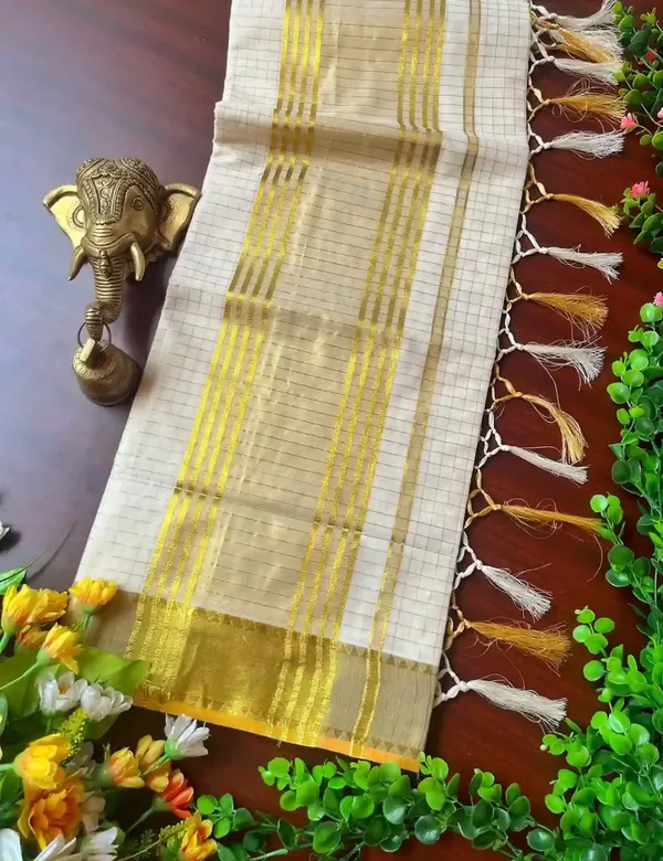 Premium_Balaramapuram_Tiny_Block_Kasavu_Cotton_Saree_For_Women