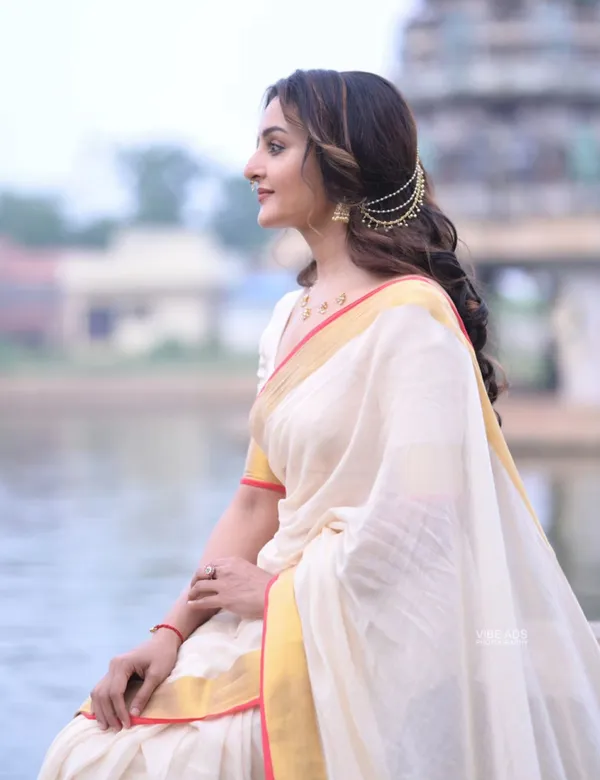 White_Premium_Mul_cotton_saree_For_Women