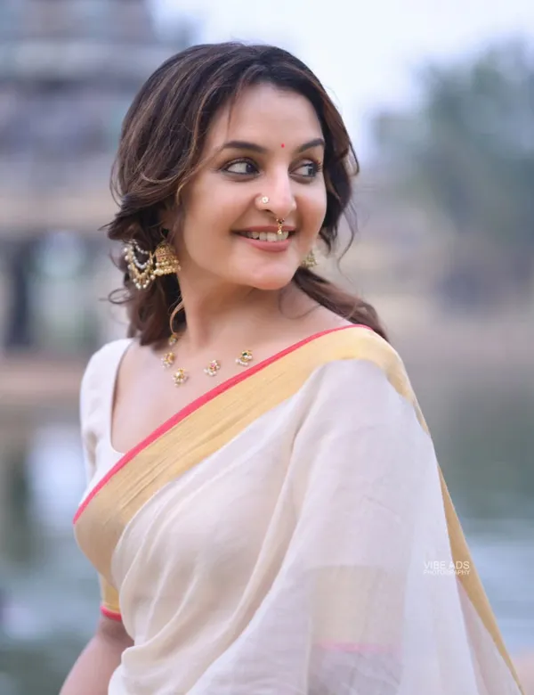 White_Premium_Mul_cotton_saree_For_Women