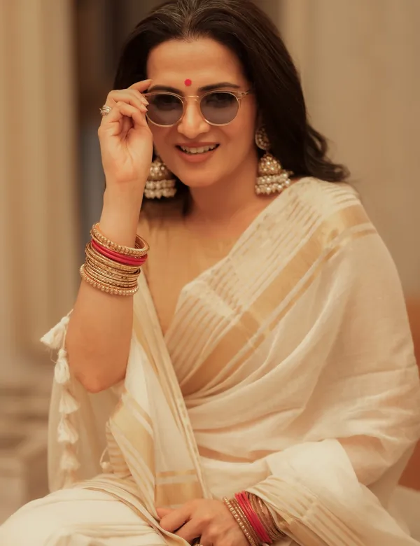 Half_White_Premium_Mul_cotton_saree_For_Women