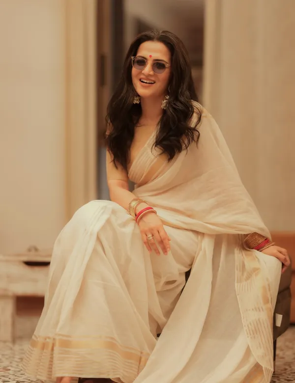 Half_White_Premium_Mul_cotton_saree_For_Women