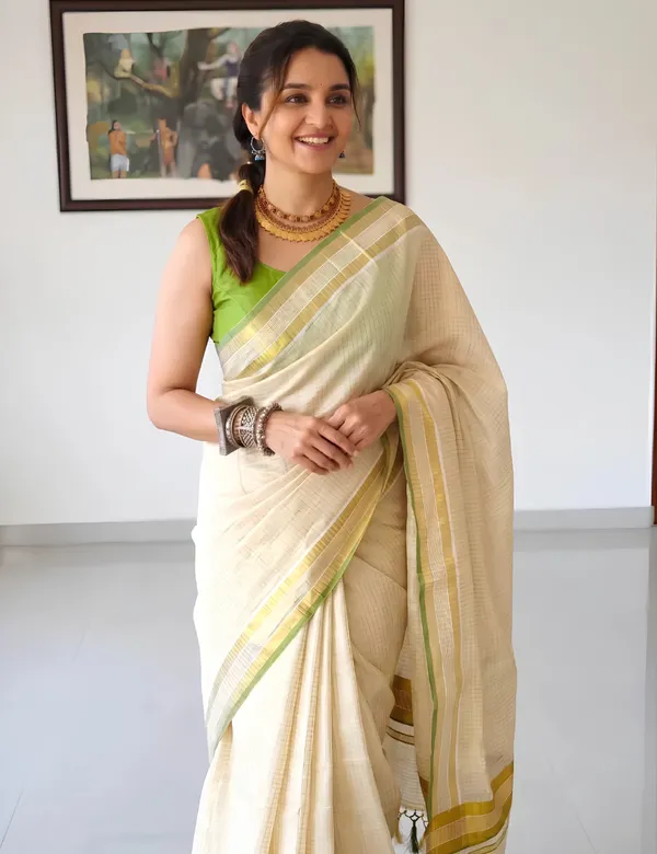 Traditional_Green_Tiny_Checks_Balaramapuram_Kasavu_Saree_For_Women