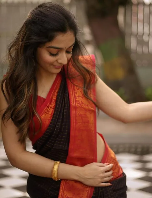 Black_And_Orange_Premium_Cotton_Saree_For_Women