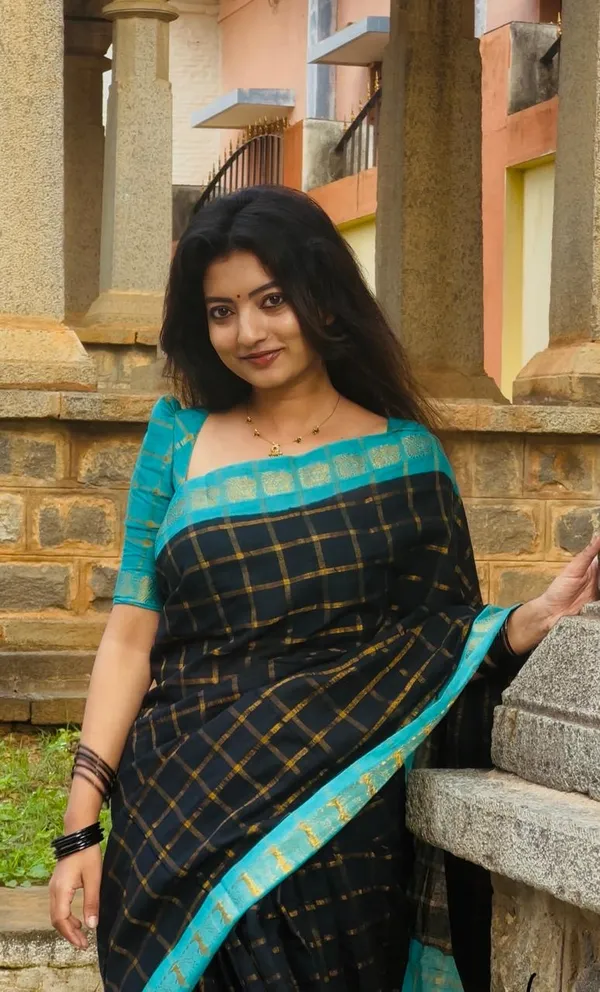 Navy_Blue_And_Teal_Premium_Pure_Cotton_Saree_For_Women