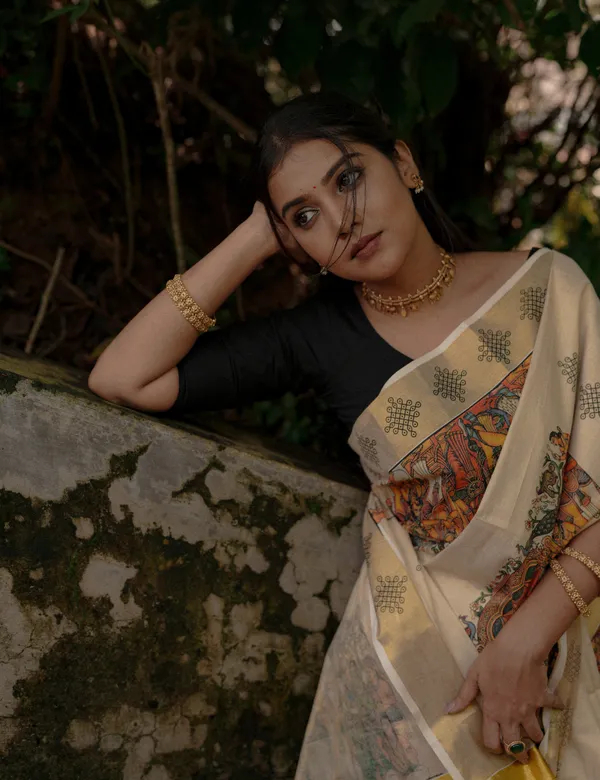 Seetha_Kalyanam_Mural_Kasavu_Tissue_Saree_For_Women