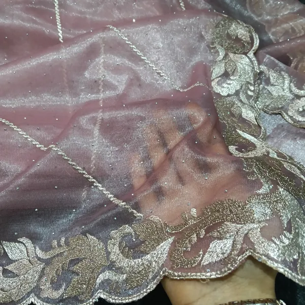 Dusty_Mauve_Pink_Net_Embroidered_Floral_Saree_For_Women