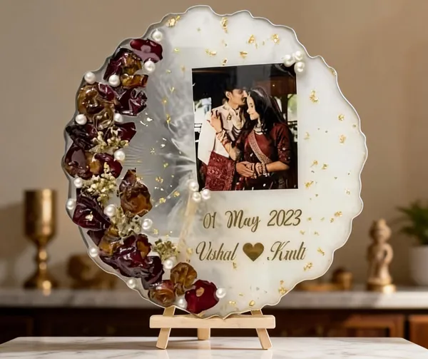 Resin_Floral_Scalloped_Photo_Frame_With_Easel