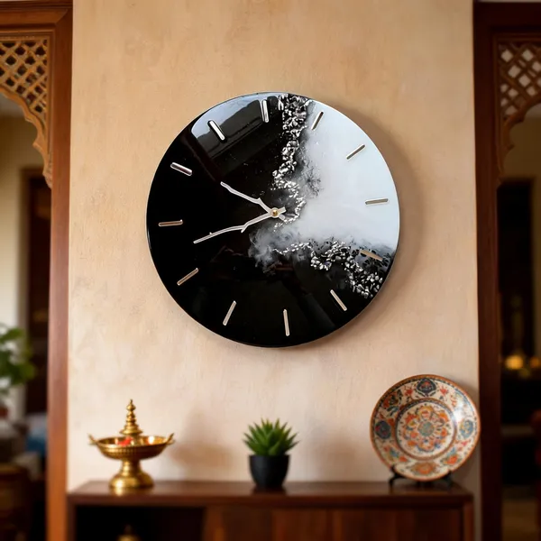 Plastic_Mdf_Black_White_Abstract_Round_Wall_Clock
