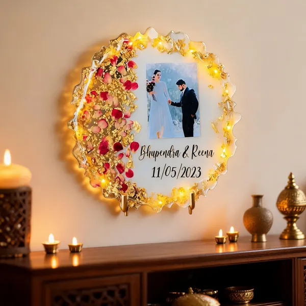 Resin_Floral_Gold_Flakes_Scalloped_Photo_Frame