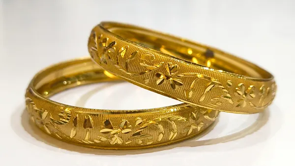 Gold_Copper_Alloy_Bangles_For_Women