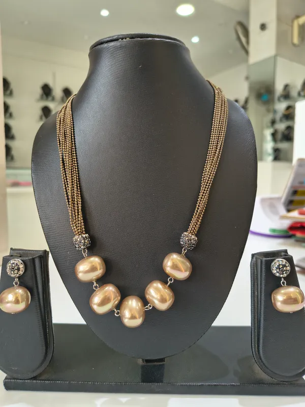 Gold_Japanese_Pearl_And_Copper_Alloy_Necklace_Set_For_Women