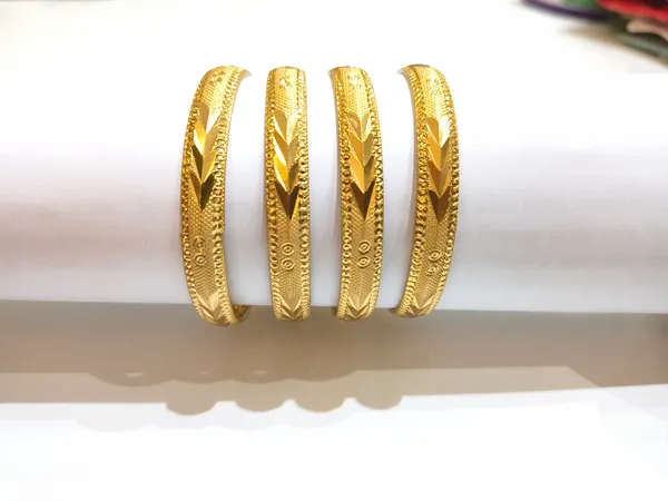 Gold_Copper_Alloy_Bangles_For_Women