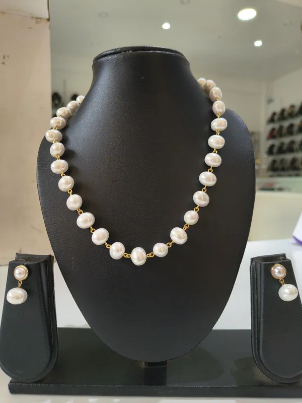 White_MOP_Pearl_And_Gold_Plated__Necklace_Set_For_Women