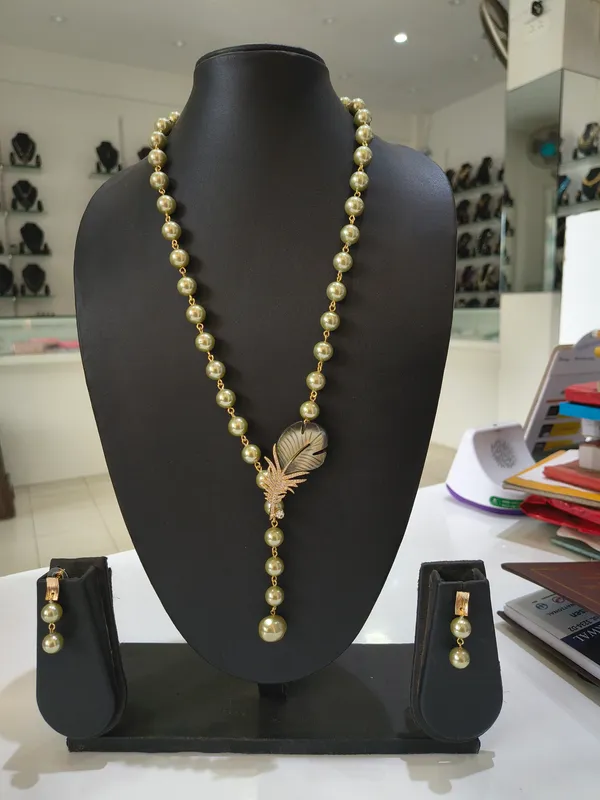 Green_MOP_Pearl_And_Gold_Plated__Necklace_Set_For_Women