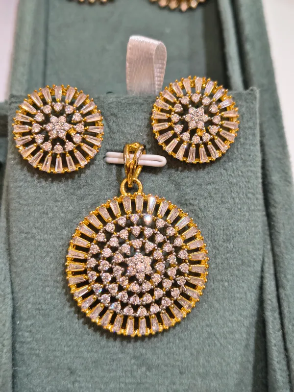 Gold_Copper_Alloy_Pendant_Set_For_Women