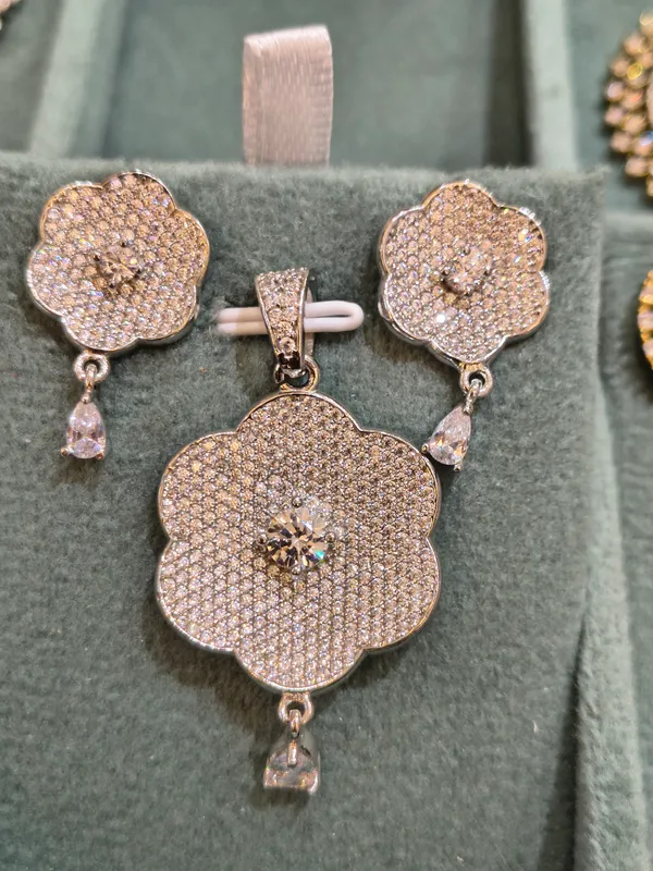 White_Gold_Plated_Pendant_Set_For_Women