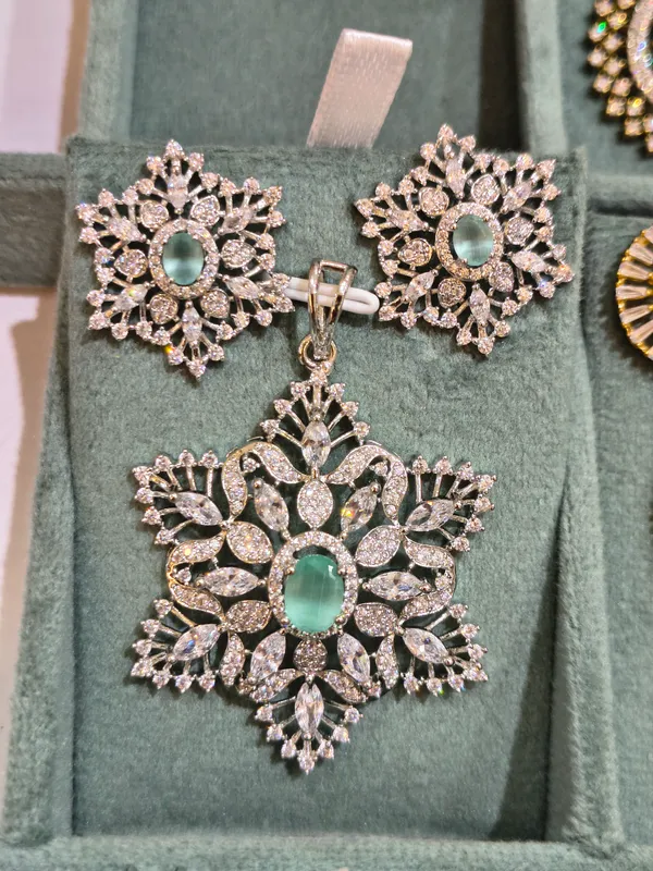 Gold_CZ_Diamond_With_Rhodium_Polish_Pendant_Set_For_Women
