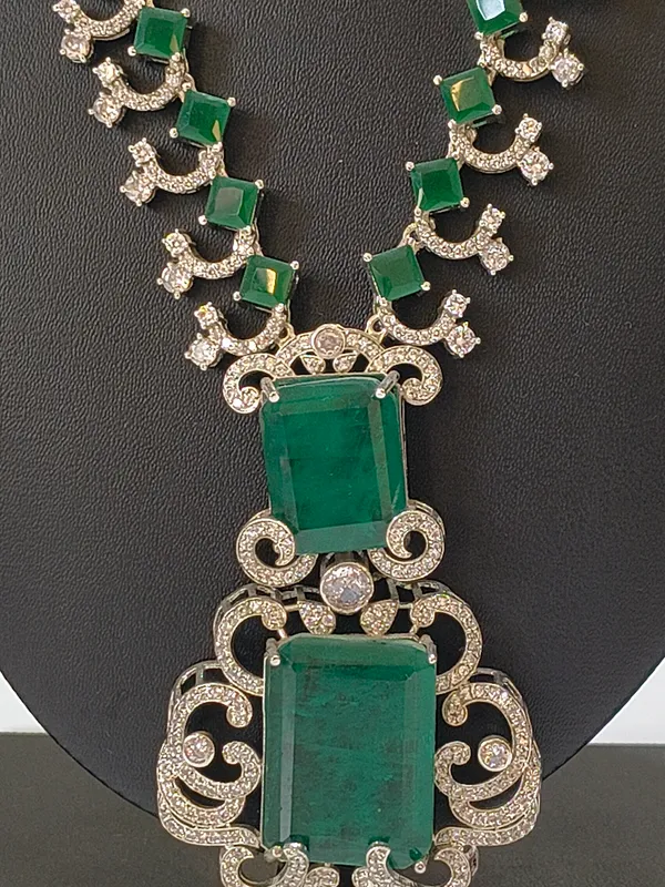 Green_Copper_Alloy_With_CZ_Diamonds_And_Semi_Precious_Stones_Necklace_Set_For_Women