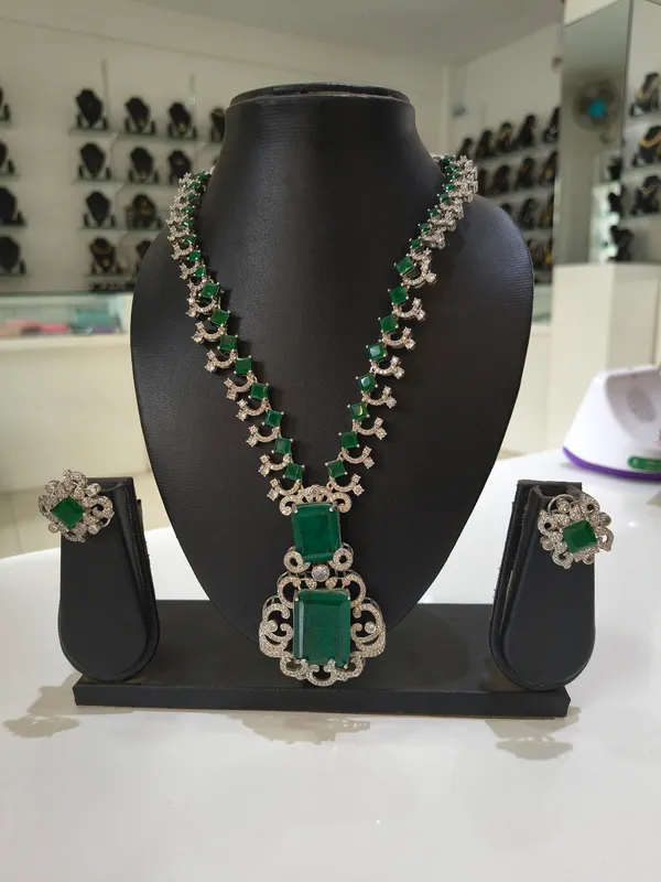 Green_Copper_Alloy_With_CZ_Diamonds_And_Semi_Precious_Stones_Necklace_Set_For_Women
