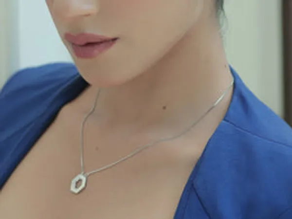 Hexa_Bling_Necklace_With_Earring