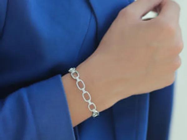 Chained_Bracelet