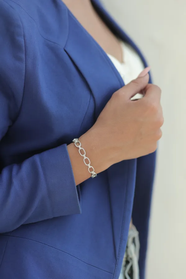 Silver_Sterling_Silver_Classic_Chain_Lock_Bracelet_For_Women