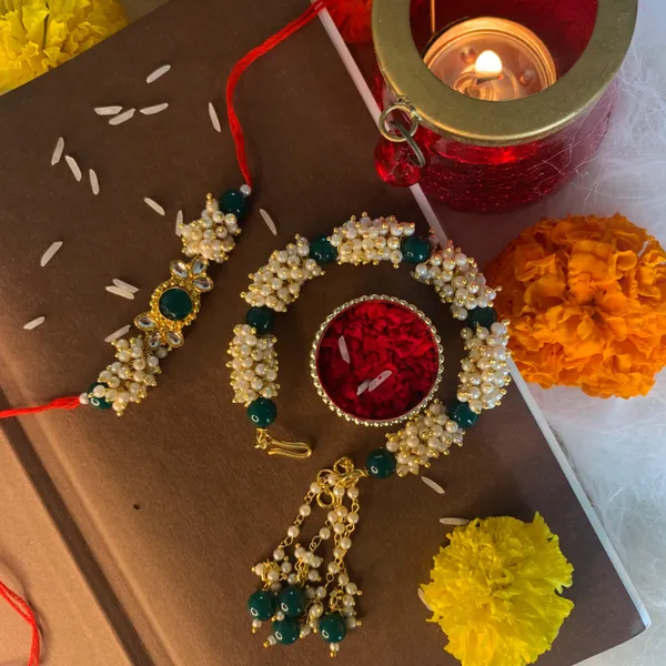 Pearl_Bhaiya_Bhabhi_Lumba_Rakhi_With_Roli_Chawal